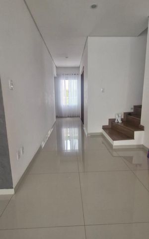 Casa de condomínio para alugar com 300m², 3 quartos e 4 vagas Casa de condomínio para alugar com 300m², 3 quartos e 4 vagasSala