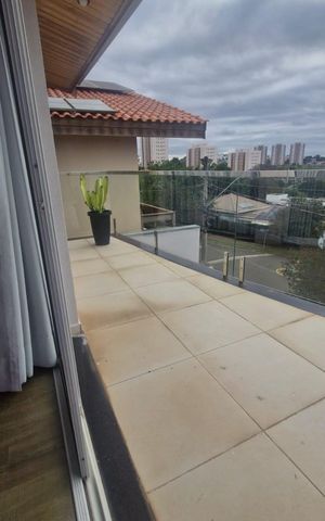 Casa de condomínio para alugar com 300m², 3 quartos e 4 vagas Casa de condomínio para alugar com 300m², 3 quartos e 4 vagasVaranda