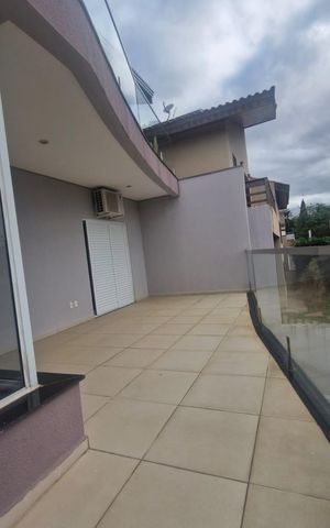 Casa de condomínio para alugar com 300m², 3 quartos e 4 vagas Casa de condomínio para alugar com 300m², 3 quartos e 4 vagasVaranda