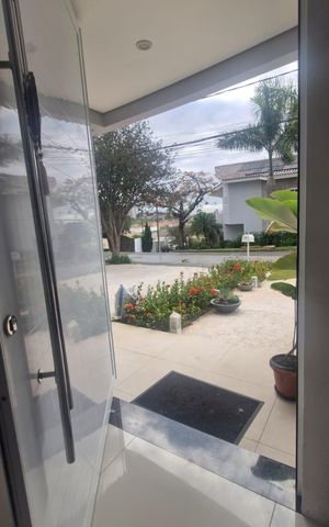 Casa de condomínio para alugar com 300m², 3 quartos e 4 vagas Casa de condomínio para alugar com 300m², 3 quartos e 4 vagasEntrada