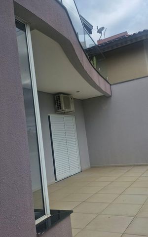 Casa de condomínio para alugar com 300m², 3 quartos e 4 vagas Casa de condomínio para alugar com 300m², 3 quartos e 4 vagasVaranda