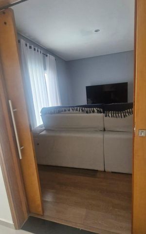 Casa de condomínio para alugar com 300m², 3 quartos e 4 vagas Casa de condomínio para alugar com 300m², 3 quartos e 4 vagasSala de TV