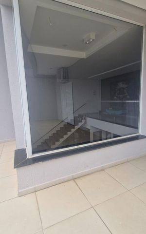 Casa de condomínio para alugar com 300m², 3 quartos e 4 vagas Casa de condomínio para alugar com 300m², 3 quartos e 4 vagasVaranda