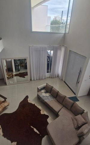 Casa de condomínio para alugar com 300m², 3 quartos e 4 vagas Casa de condomínio para alugar com 300m², 3 quartos e 4 vagasSala