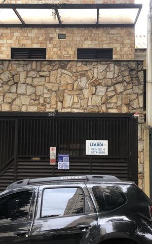 Casa à venda com 185m², 3 quartos e 2 vagas Casa à venda com 185m², 3 quartos e 2 vagasFachada