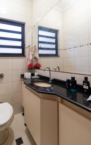 Casa à venda com 185m², 3 quartos e 2 vagas Casa à venda com 185m², 3 quartos e 2 vagasLavabo