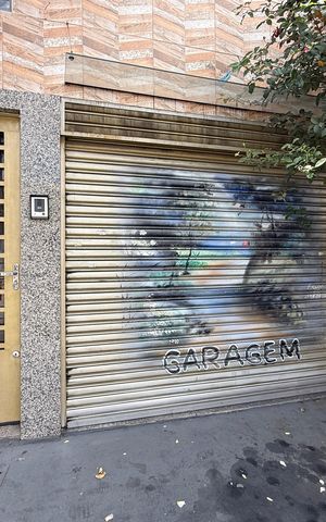 Casa à venda com 220m², 2 quartos e 4 vagas Casa à venda com 220m², 2 quartos e 4 vagasGaragem