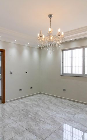 Casa à venda com 220m², 2 quartos e 4 vagas Casa à venda com 220m², 2 quartos e 4 vagasSala de Jantar