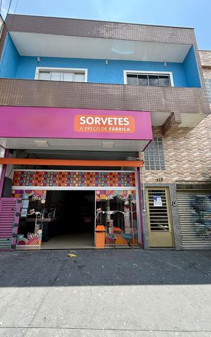 Casa à venda com 220m², 2 quartos e 4 vagas Casa à venda com 220m², 2 quartos e 4 vagasSalão comercial