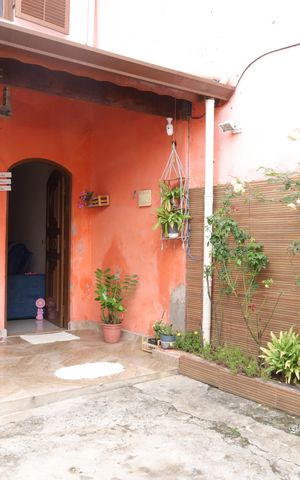 Casa à venda com 110m², 2 quartos e 2 vagasGaragem e quintal