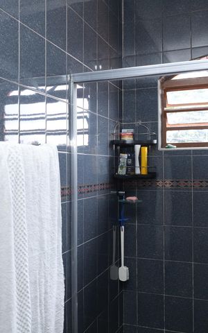 Casa à venda com 110m², 2 quartos e 2 vagasBanheiro 1