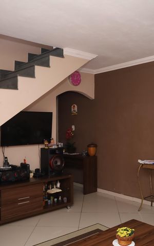 Casa à venda com 110m², 2 quartos e 2 vagasSala