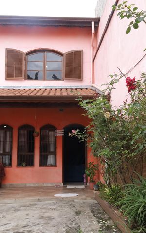 Casa à venda com 110m², 2 quartos e 2 vagasGaragem e quintal