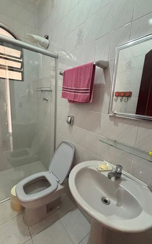Casa para alugar com 249m², 4 quartos e 3 vagas Casa para alugar com 249m², 4 quartos e 3 vagasBanheiro