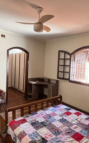 Casa para alugar com 249m², 4 quartos e 3 vagas Casa para alugar com 249m², 4 quartos e 3 vagasSuite