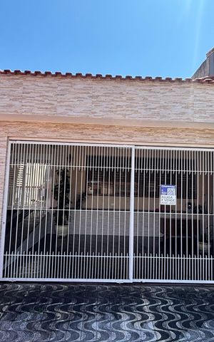 Casa para alugar com 249m², 4 quartos e 3 vagas Casa para alugar com 249m², 4 quartos e 3 vagasFachada