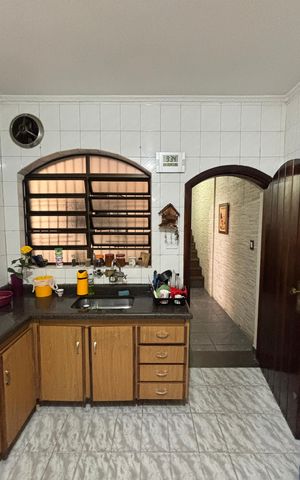Casa para alugar com 249m², 4 quartos e 3 vagas Casa para alugar com 249m², 4 quartos e 3 vagasCozinha