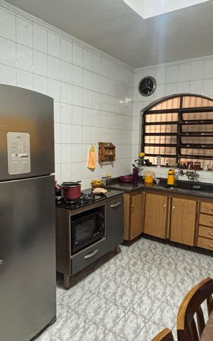 Casa para alugar com 249m², 4 quartos e 3 vagas Casa para alugar com 249m², 4 quartos e 3 vagasCozinha