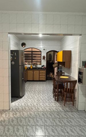 Casa para alugar com 249m², 4 quartos e 3 vagas Casa para alugar com 249m², 4 quartos e 3 vagasCozinha