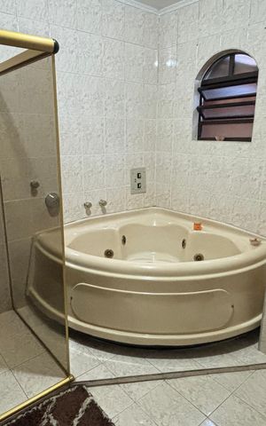 Casa para alugar com 249m², 4 quartos e 3 vagas Casa para alugar com 249m², 4 quartos e 3 vagasBanheiro da Suíte