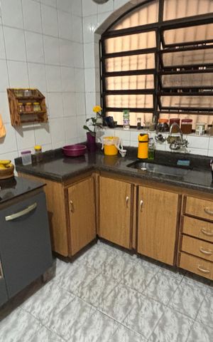 Casa para alugar com 249m², 4 quartos e 3 vagas Casa para alugar com 249m², 4 quartos e 3 vagasCozinha