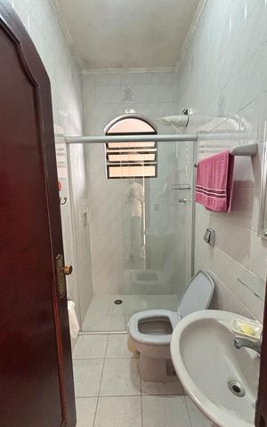 Casa para alugar com 249m², 4 quartos e 3 vagas Casa para alugar com 249m², 4 quartos e 3 vagasBanheiro