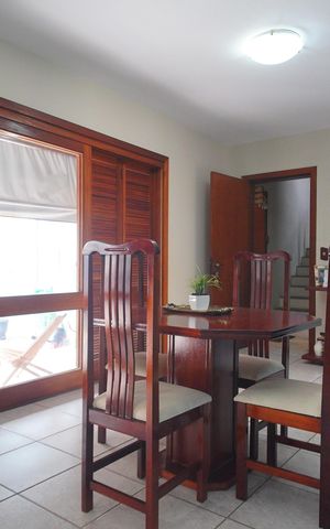 Casa à venda com 251m², 4 quartos e 4 vagasSala