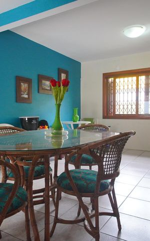 Casa à venda com 251m², 4 quartos e 4 vagasSala
