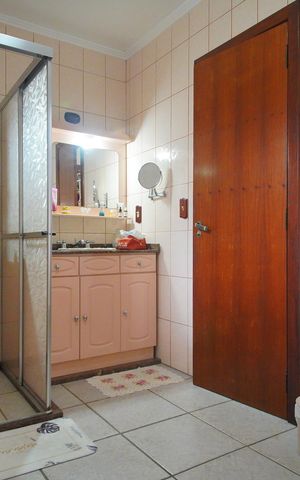 Casa à venda com 251m², 4 quartos e 4 vagasBanheiro da Suíte