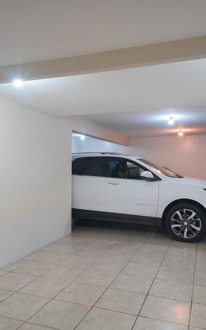 Casa à venda com 251m², 4 quartos e 4 vagasGaragem