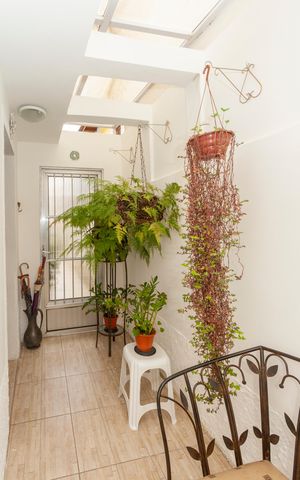 Casa à venda com 165m², 4 quartos e 2 vagasEntrada