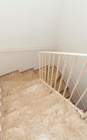 Casa à venda com 165m², 4 quartos e 2 vagasEscada