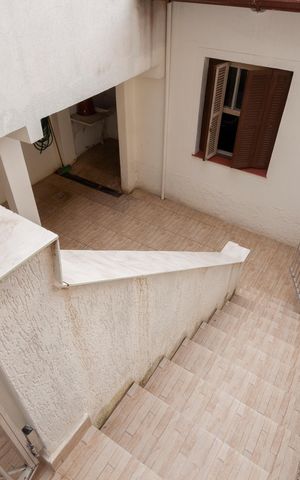 Casa à venda com 165m², 4 quartos e 2 vagasEscada para Edícula