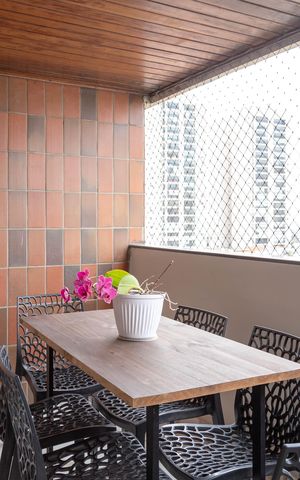 Apartamento à venda com 160m², 3 quartos e 2 vagas Apartamento à venda com 160m², 3 quartos e 2 vagasVaranda