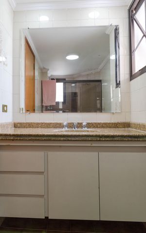 Apartamento à venda com 160m², 3 quartos e 2 vagas Apartamento à venda com 160m², 3 quartos e 2 vagasBanheiro da Suíte 1