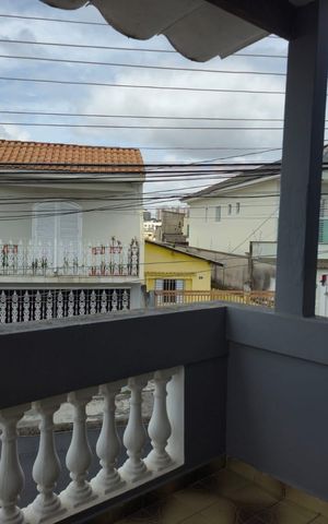 Casa à venda com 255m², 5 quartos e 5 vagasCasa 02/ Quarto 01 com Varanda 