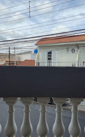 Casa à venda com 255m², 5 quartos e 5 vagasCasa 02/ Quarto 01 com Varanda 