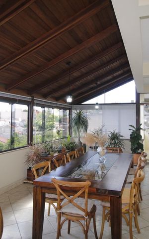 Casa à venda com 990m², 6 quartos e 8 vagasVaranda gourmet
