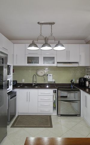 Casa à venda com 990m², 6 quartos e 8 vagasCozinha