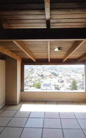 Casa à venda com 990m², 6 quartos e 8 vagasSacada