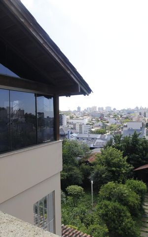 Casa à venda com 990m², 6 quartos e 8 vagasSacada
