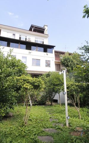 Casa à venda com 990m², 6 quartos e 8 vagasQuintal