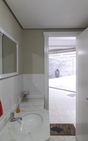 Casa à venda com 990m², 6 quartos e 8 vagasBanheiro