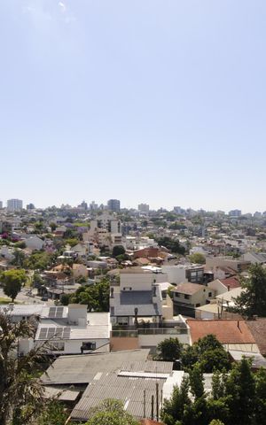 Casa à venda com 990m², 6 quartos e 8 vagasVista