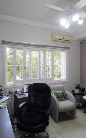 Casa à venda com 990m², 6 quartos e 8 vagasEscritório