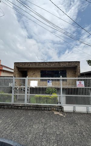 Casa para alugar com 375m², 3 quartos e 8 vagas Casa para alugar com 375m², 3 quartos e 8 vagasFachada