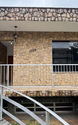 Casa para alugar com 375m², 3 quartos e 8 vagas Casa para alugar com 375m², 3 quartos e 8 vagasEntrada