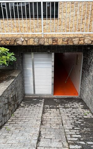 Casa para alugar com 375m², 3 quartos e 8 vagas Casa para alugar com 375m², 3 quartos e 8 vagasGaragem