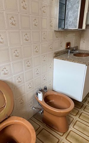 Casa para alugar com 375m², 3 quartos e 8 vagas Casa para alugar com 375m², 3 quartos e 8 vagasBanheiro