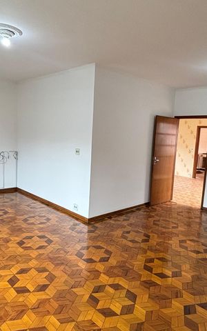 Casa para alugar com 375m², 3 quartos e 8 vagas Casa para alugar com 375m², 3 quartos e 8 vagasSala